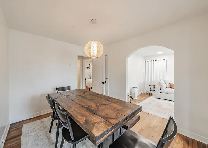 Tcu-dickies-2 King Beds-sleeps 6 Villa *