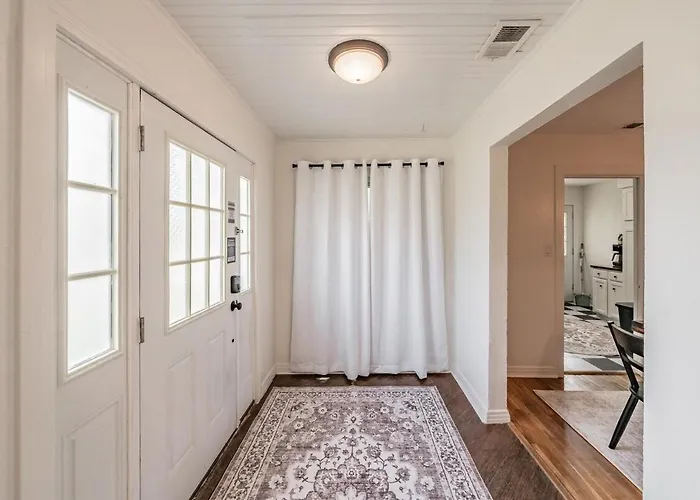 Villa Tcu-dickies-2 King Beds-sleeps 6 *