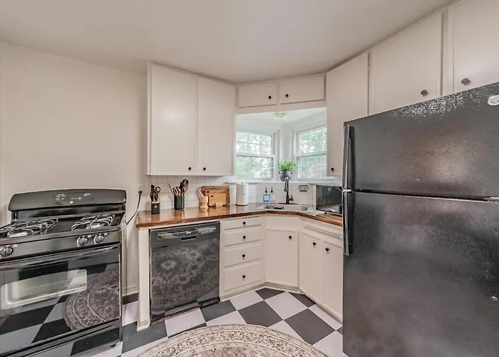 Villa Tcu-dickies-2 King Beds-sleeps 6