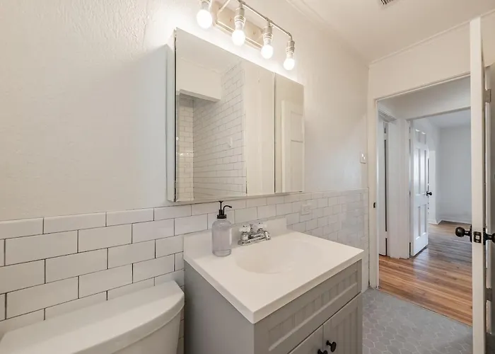 Tcu-dickies-2 King Beds-sleeps 6