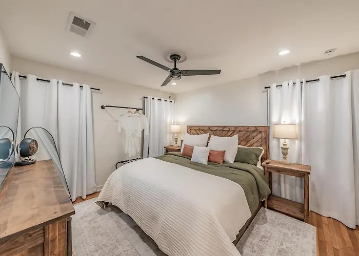 Villa Tcu-dickies-2 King Beds-sleeps 6 Fort Worth