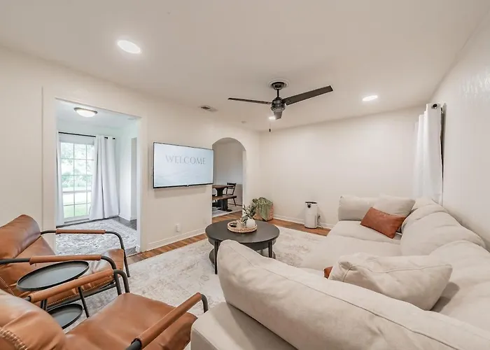 Villa Tcu-dickies-2 King Beds-sleeps 6 *