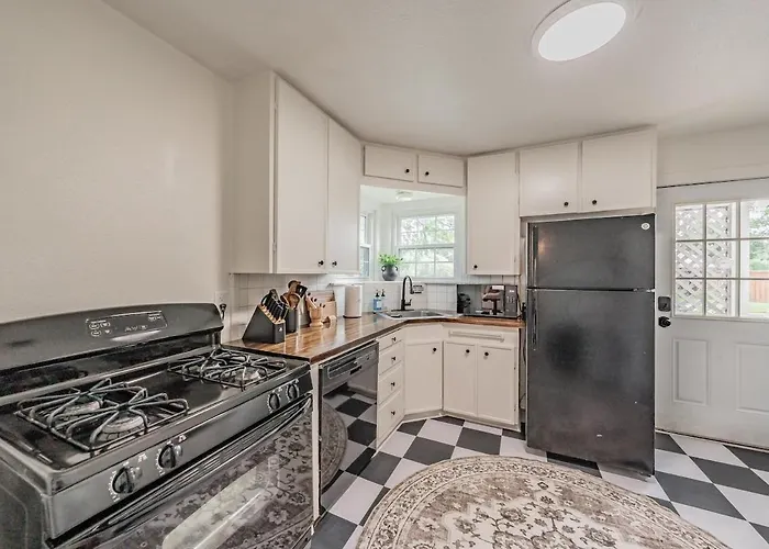 Tcu-dickies-2 King Beds-sleeps 6 *