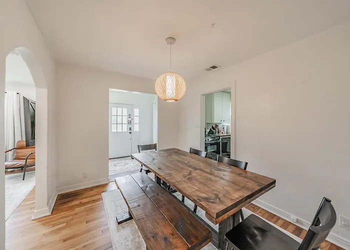 Tcu-dickies-2 King Beds-sleeps 6 Villa *