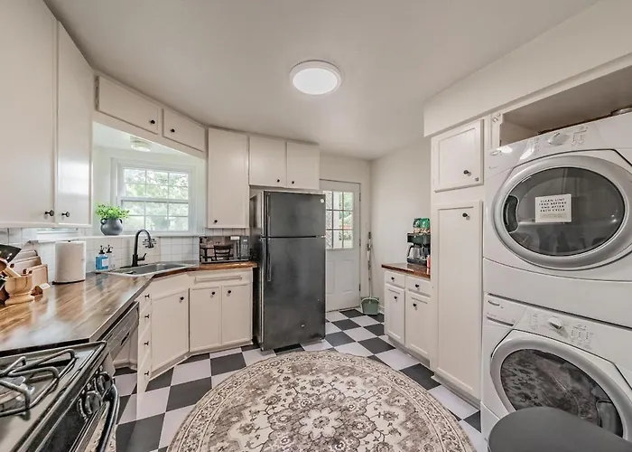 Tcu-dickies-2 King Beds-sleeps 6 *