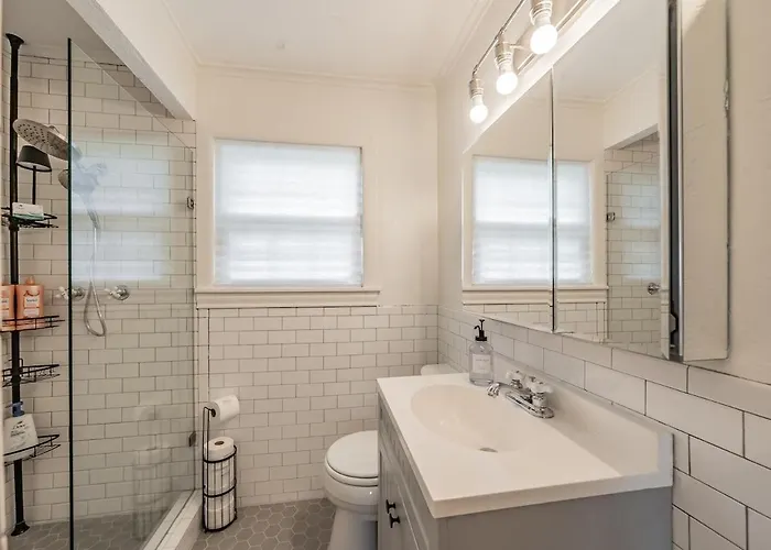 Tcu-dickies-2 King Beds-sleeps 6 * Fort Worth
